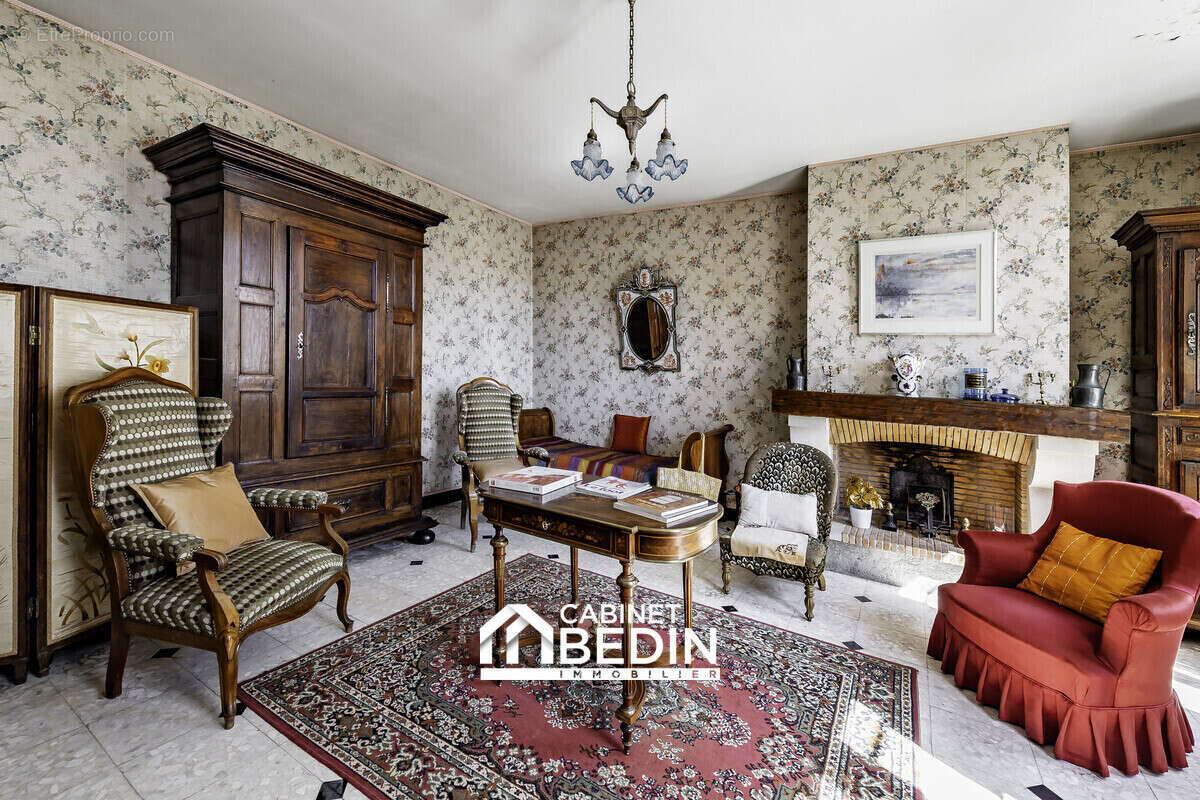 Maison 184 m² à Saint-Medard-De-Guizieres  - photo 2