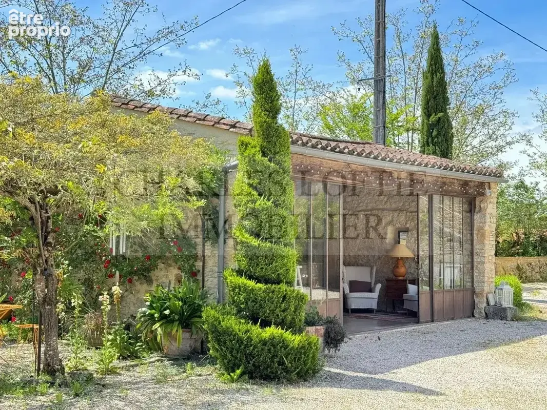 Magnifique ensemble comprenant une maison principale et hébergements touristiques sur un terrain de 1.5 ha - photo 6