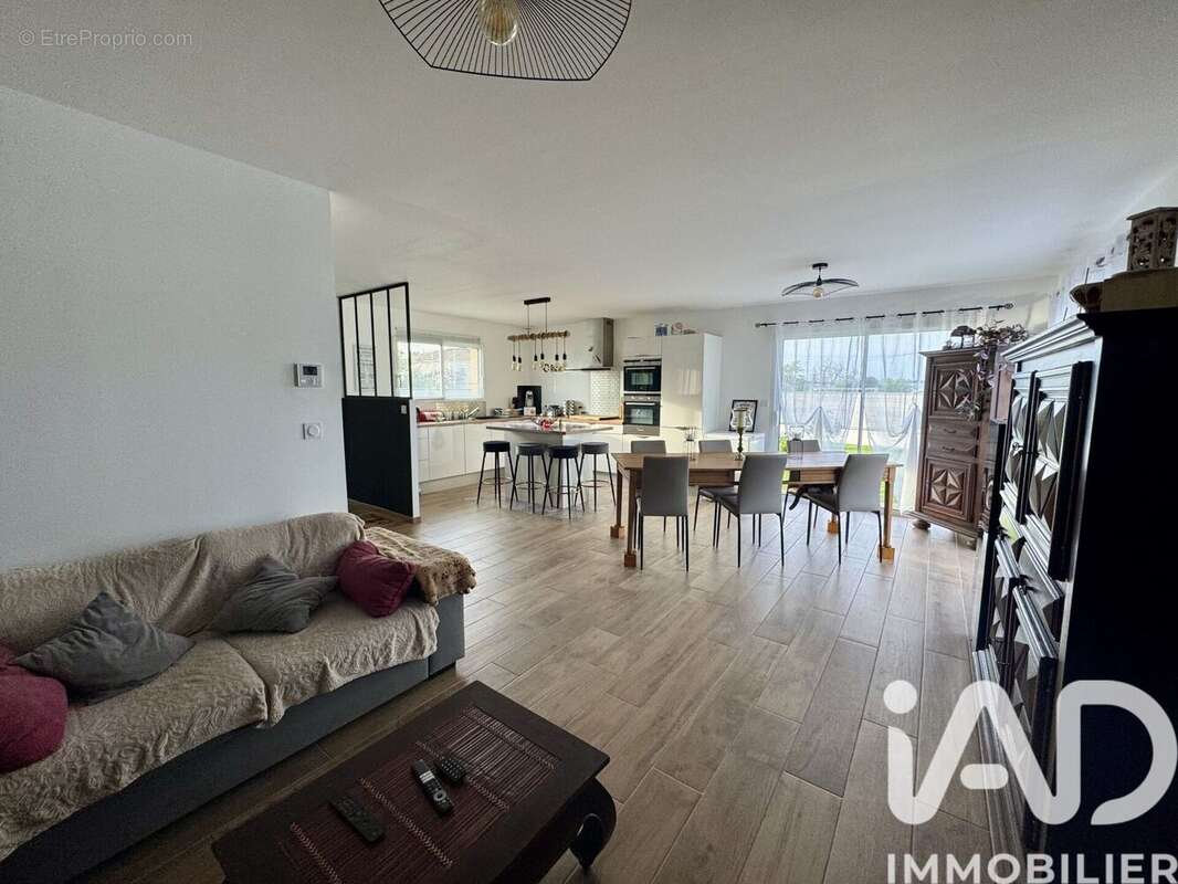 Maison 109 m² à Germignac  - photo 5
