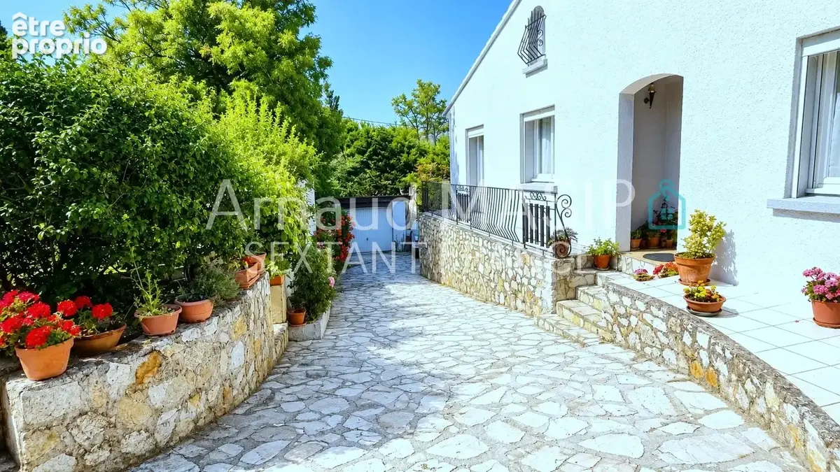 Villa 4f 142m², piscine, 2 garages, parcelle 3 174m², vue imprenanble, emplacement tranquil, proche commerces - photo 4