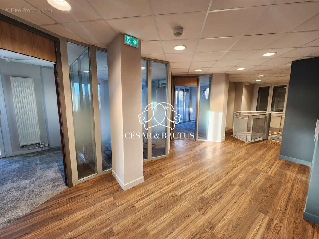 Commerce 170 m² à Lyon-8e  - photo 6