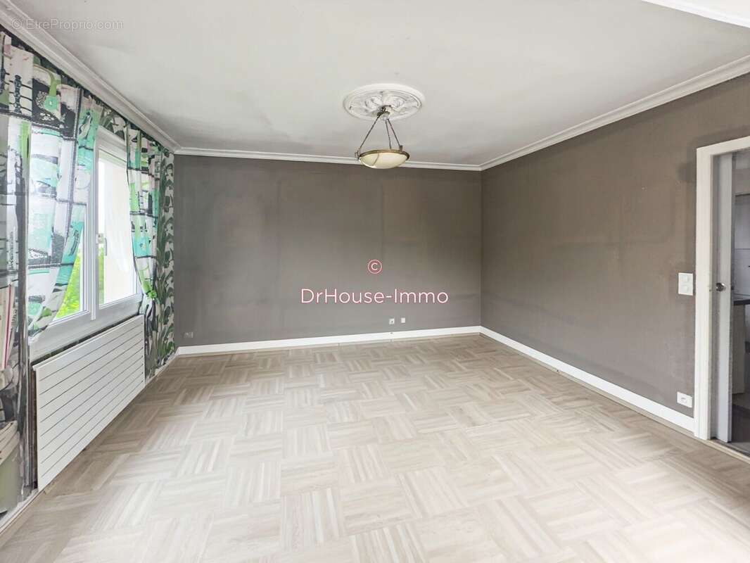 Maison 131 m² à La Chapelle-Du-Bois  - photo 9