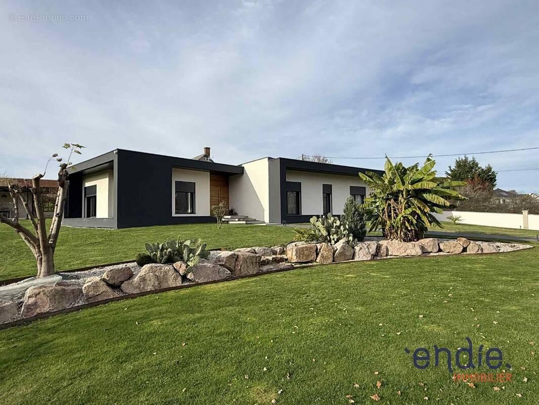 Maison à DOMPIERRE-SUR-BESBRE