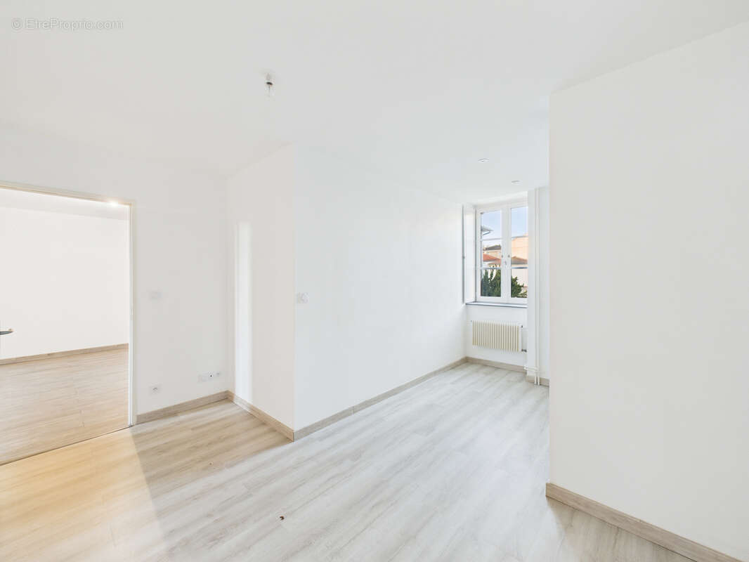 Appartement à CRAPONNE-SUR-ARZON