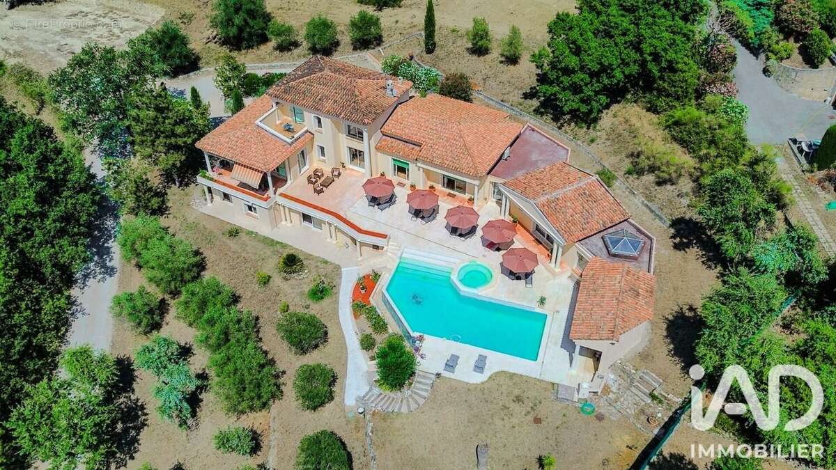 Photo 2 - Maison à CHATEAUNEUF-GRASSE