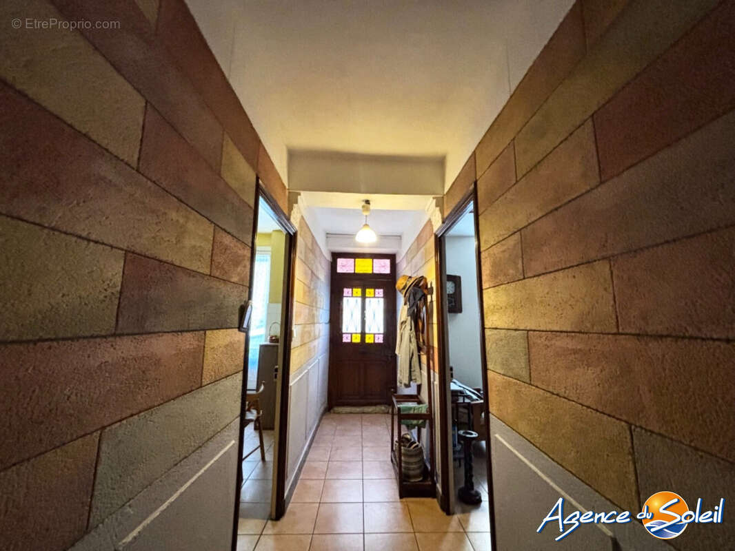 Maison à OPOUL-PERILLOS