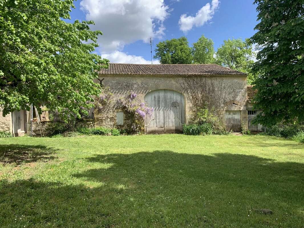 Maison mitoyenne avec 6 chambres, maison d'amis et dépendances - photo 2