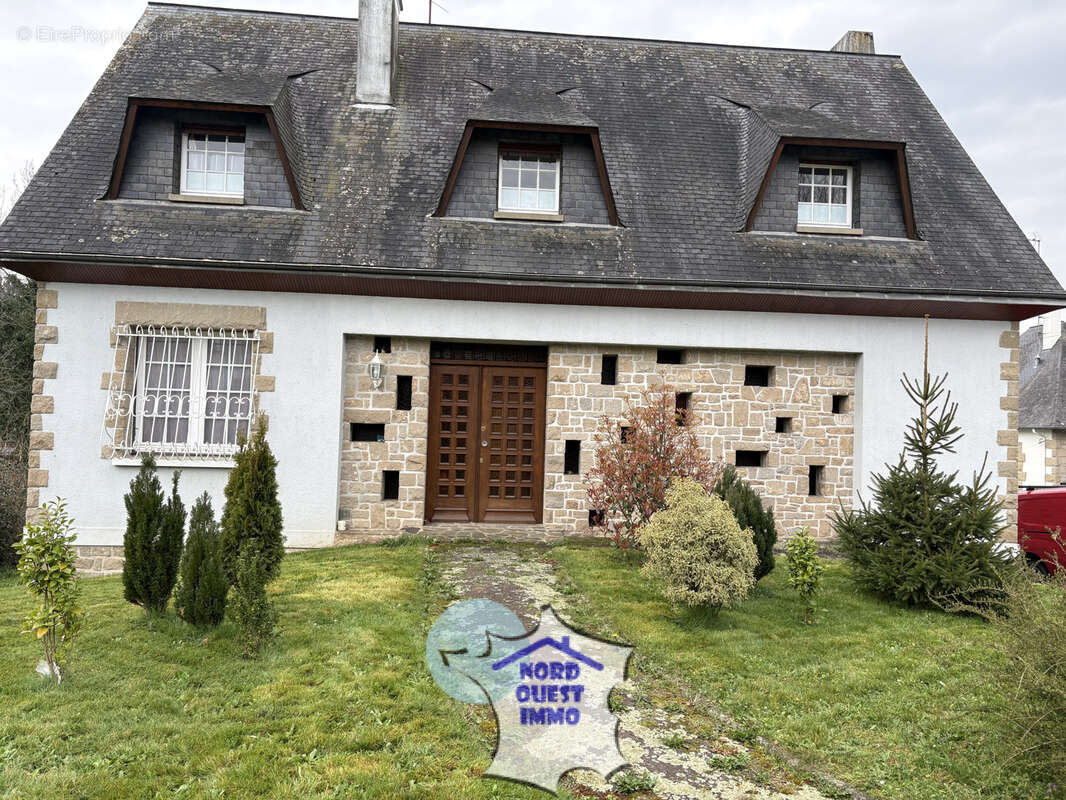 Maison à AMBRIERES-LES-VALLEES