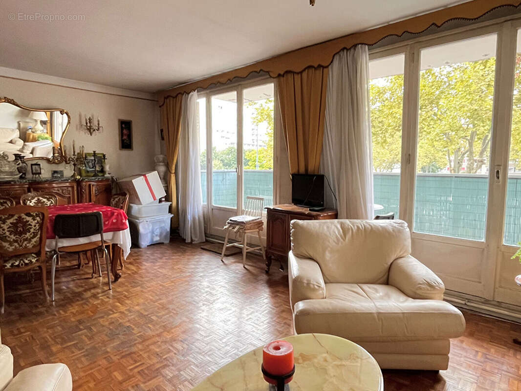 Gratte-Ciel T5 de 94 m2 avec balcon - photo 3
