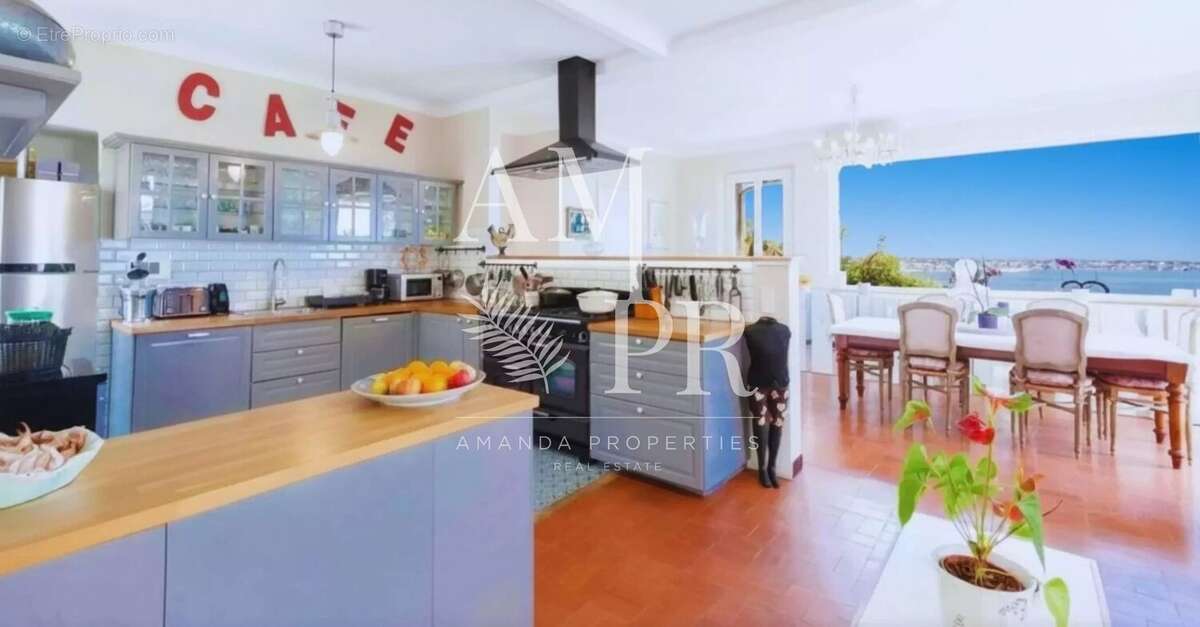 Maison à VALLAURIS