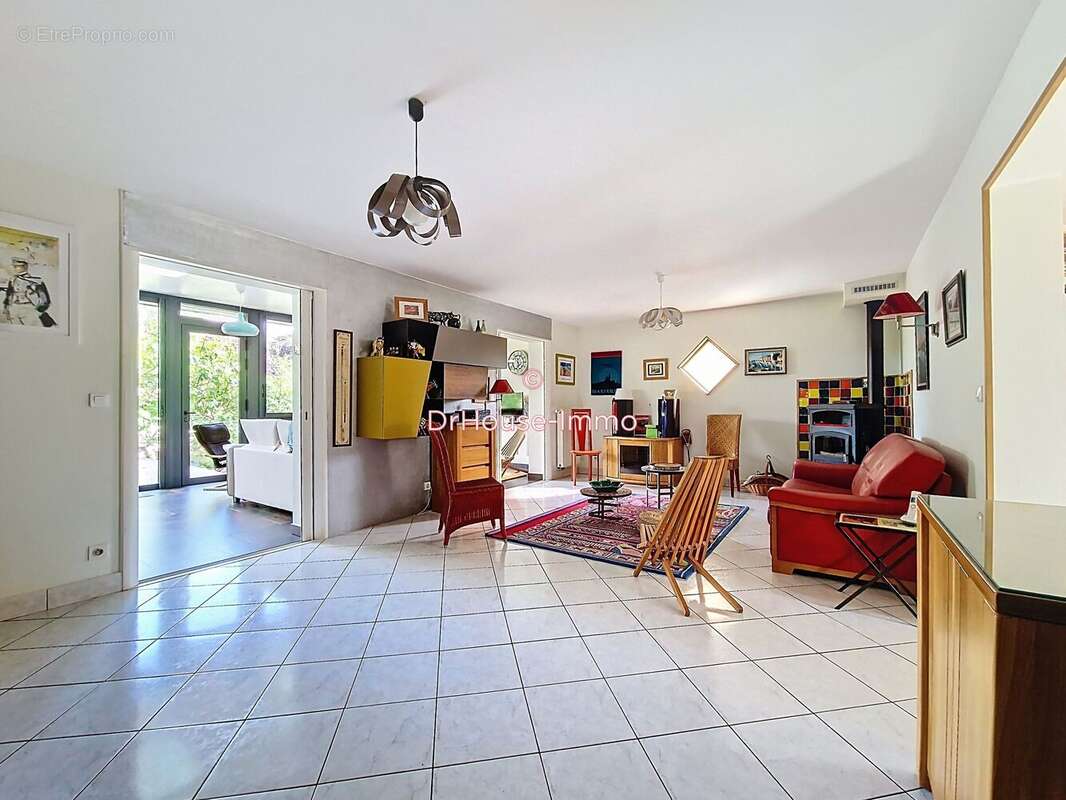 Maison à LES CLAYES-SOUS-BOIS