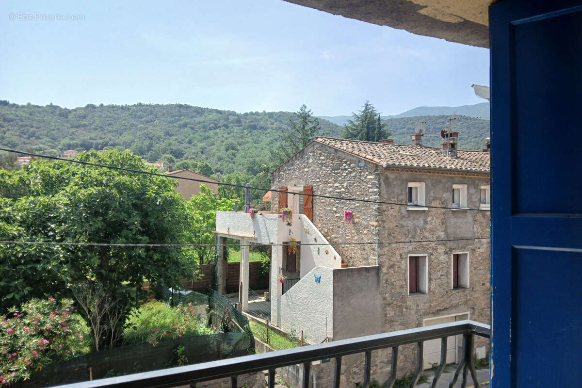 Appartement à REYNES