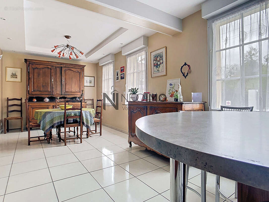 Maison à NEUFCHATEAU