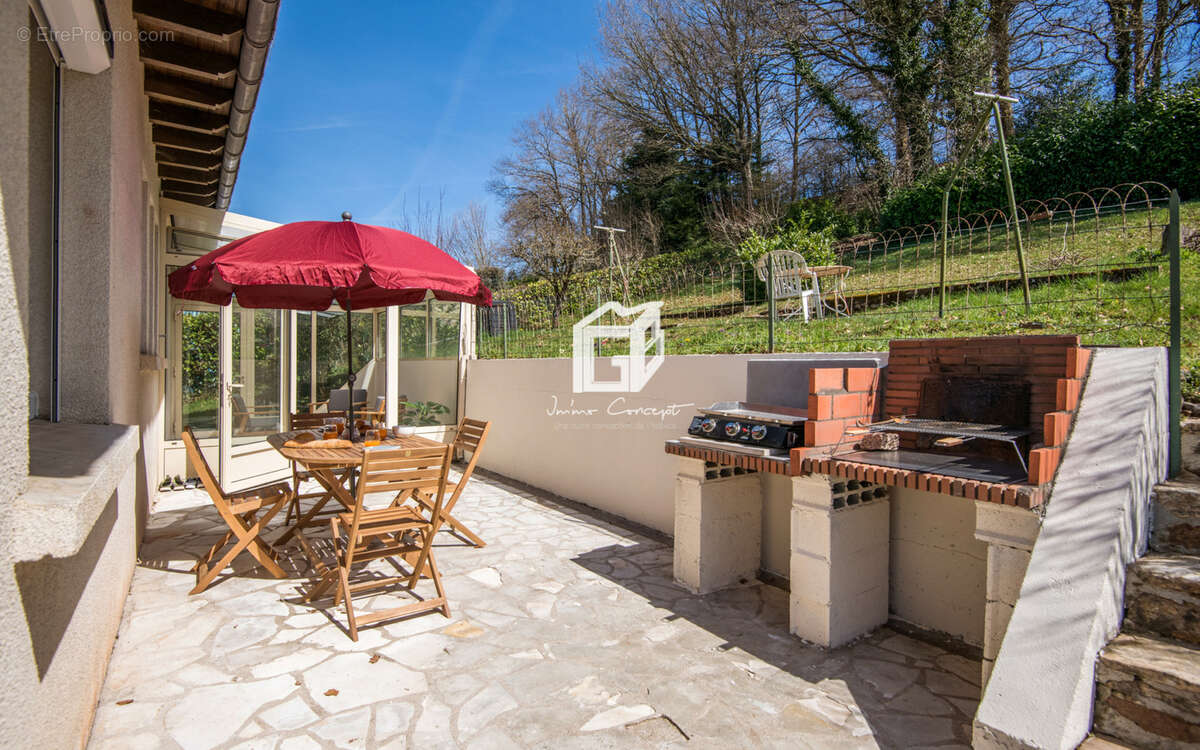 Maison à SALLES-CURAN