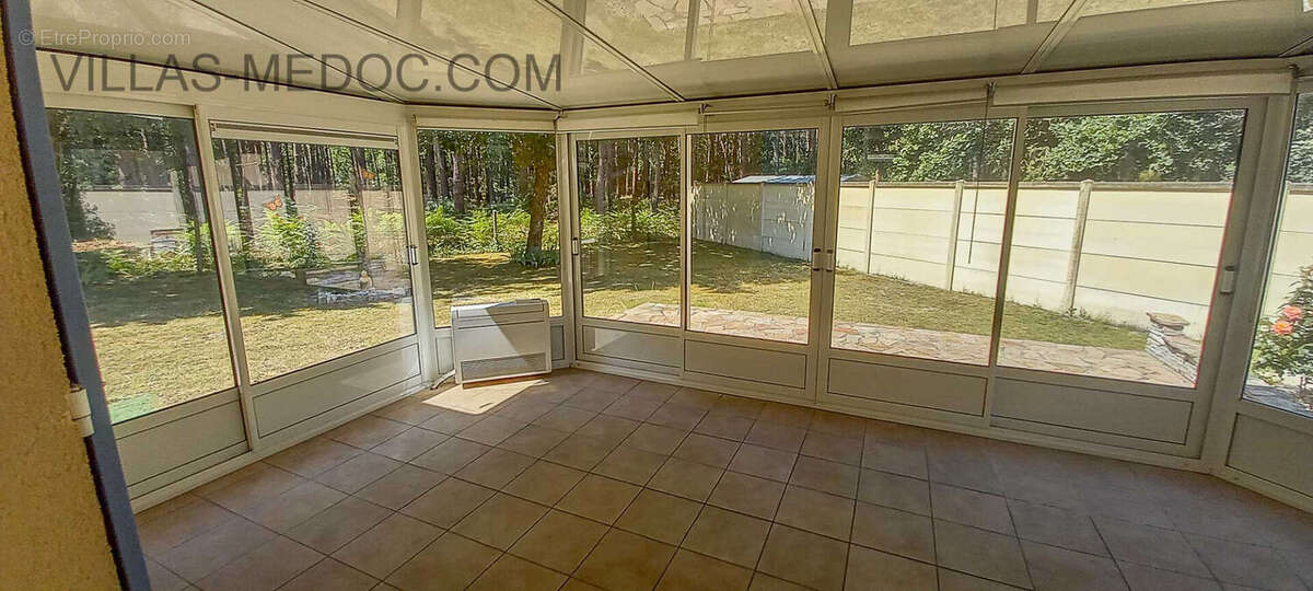 Maison à VENDAYS-MONTALIVET