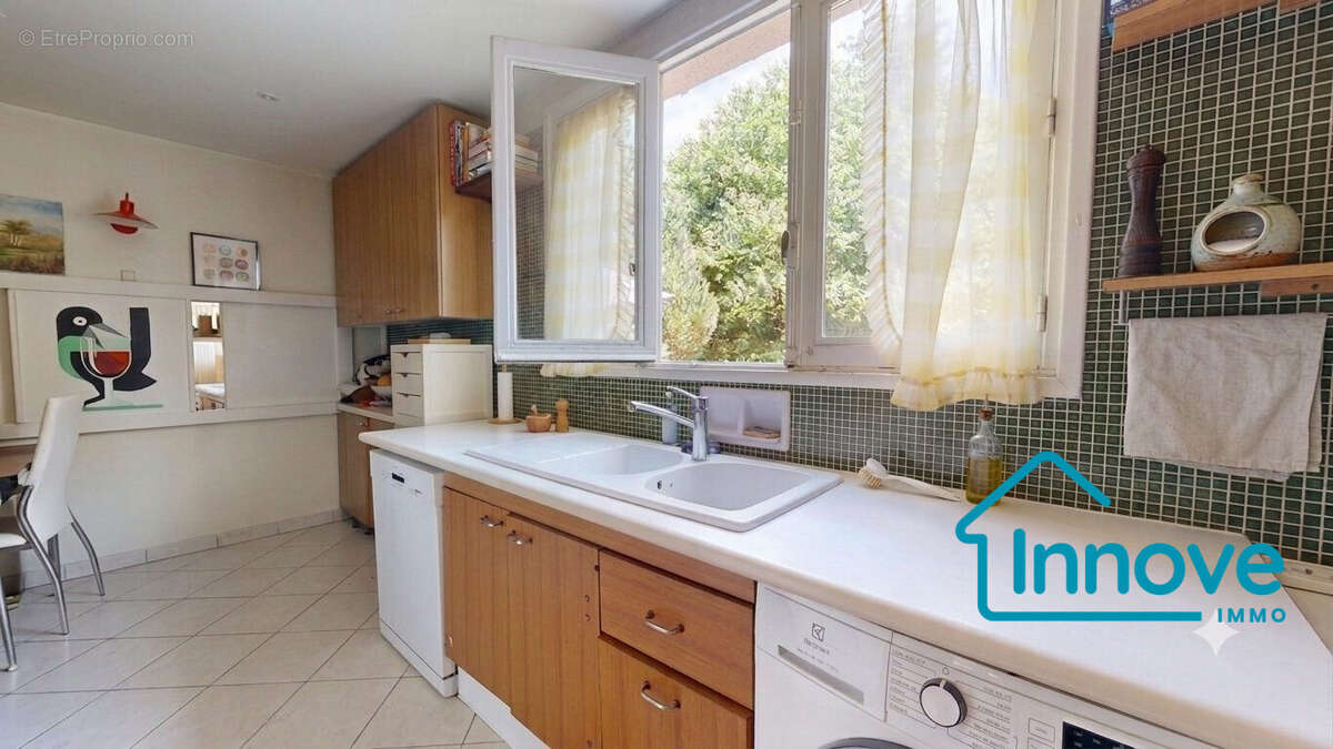 Maison 121 m² à La Celle-Saint-Cloud  - photo 7