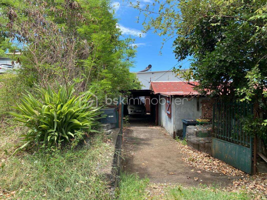 Terrain à SAINT-LEU