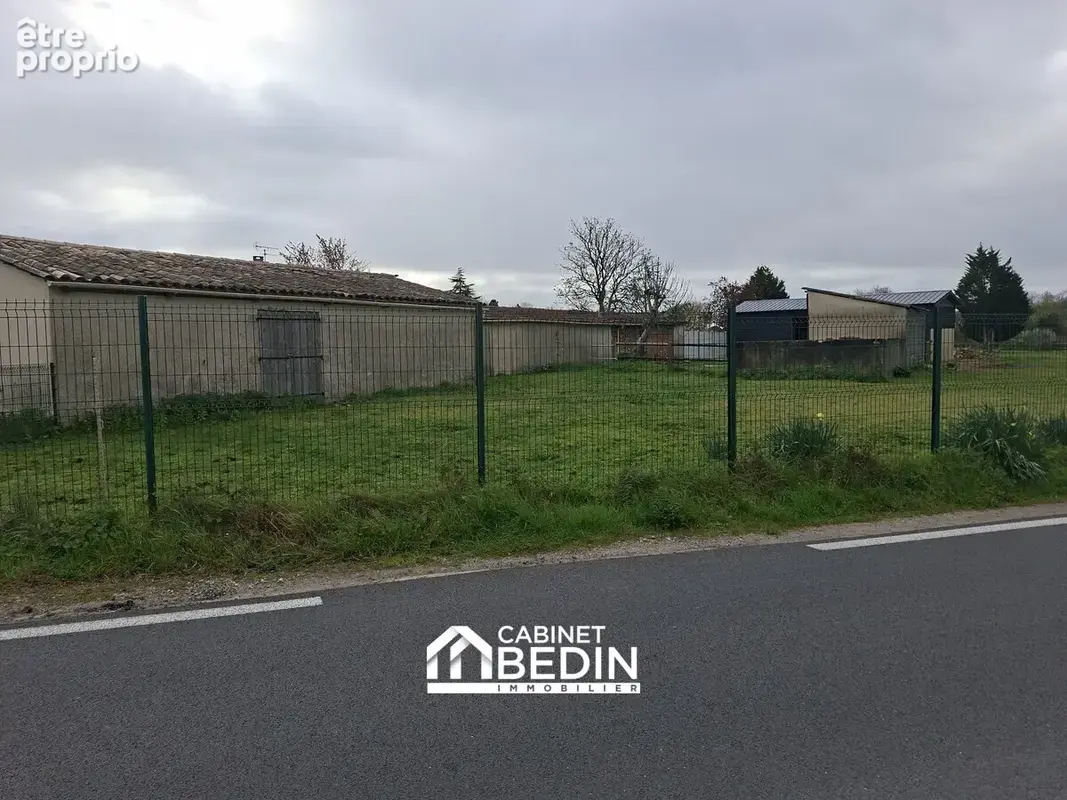 Terrain 1045 m² à Bassens  - photo 2