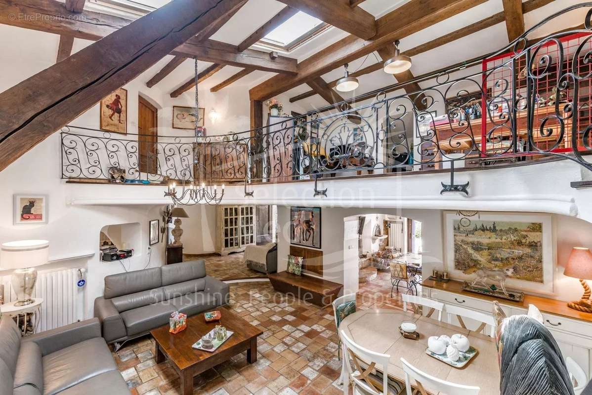 Maison à ROQUEFORT-LES-PINS