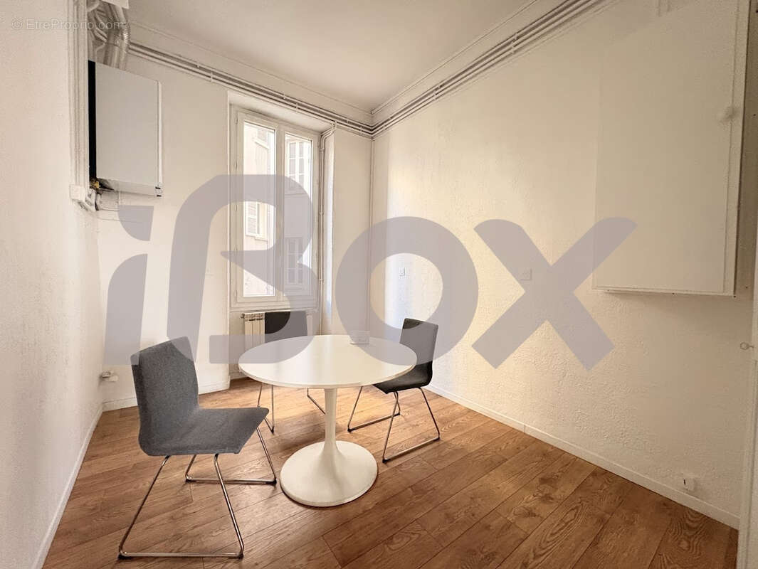 HAUTE VILLE - T5/6 de 148m2 avec cave et mansarde - photo 5