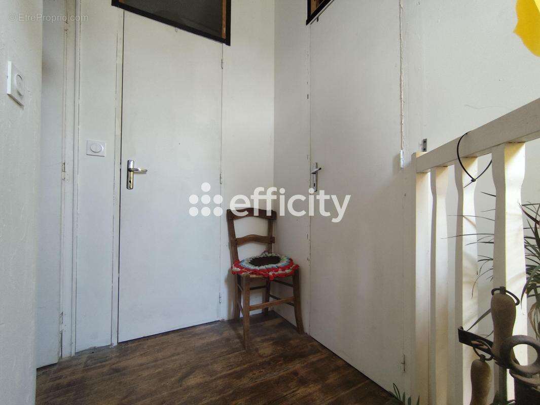 Maison 64 m² à Saintes  - photo 5