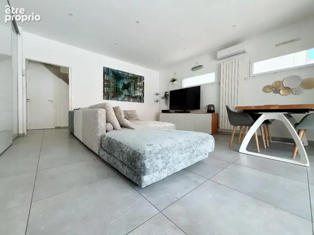 Magnifique maison 3 faces de 120 m² en R+1 contemporaine avec piscine au sel dans un secteur prisé - photo 9