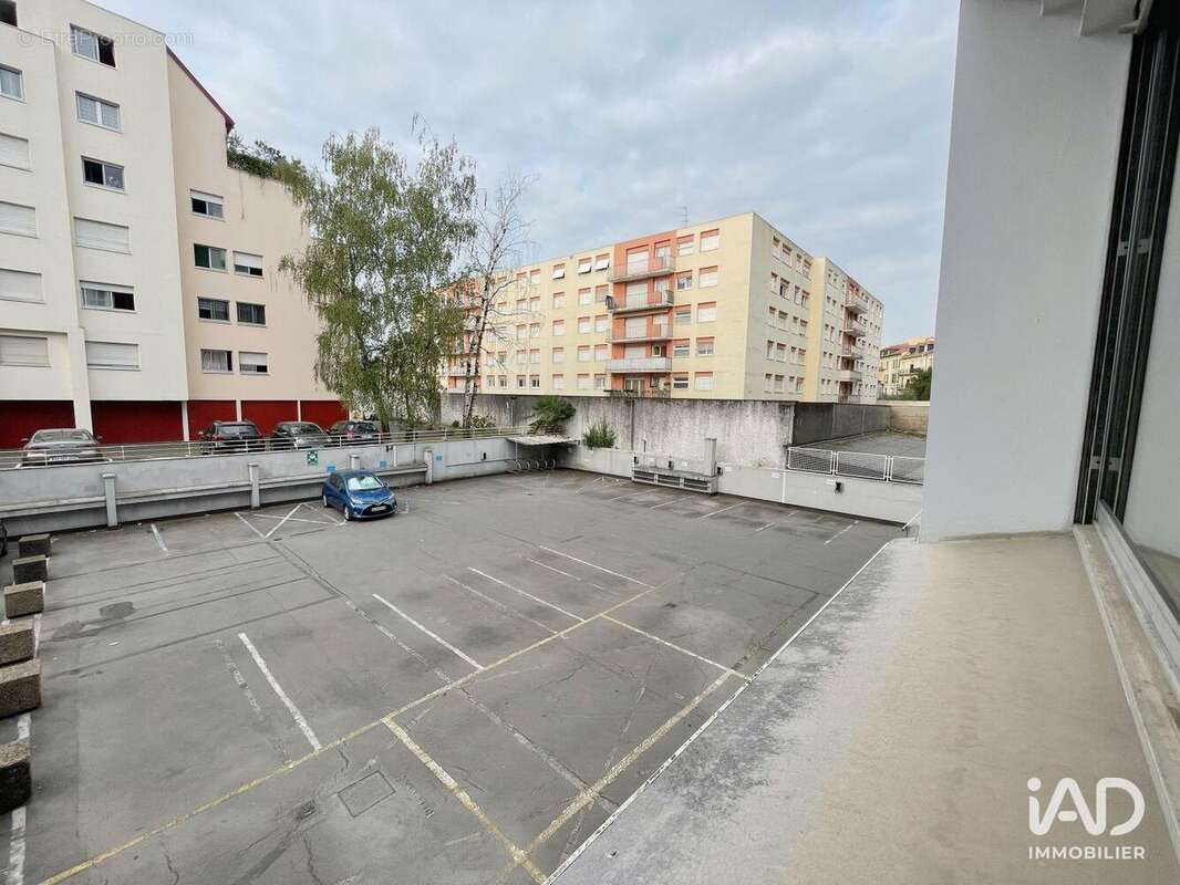 Commerce 1425 m² à Pau  - photo 3