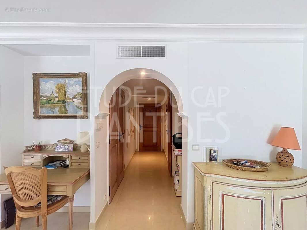 Appartement de standing dans résidence avec piscine. 2 chambres - 2 bains. Orée du Cap d'Antibes - photo 14