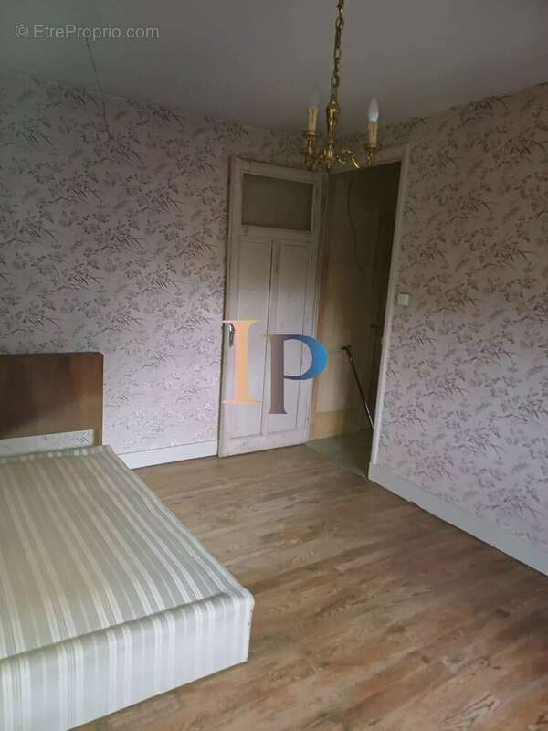 Maison à POUILLY-SOUS-CHARLIEU