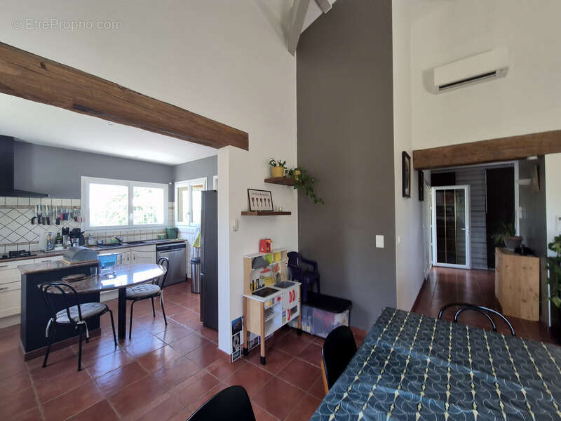 3,4 has, dépendance sécurisée de 320 m², maison plain-pied plus sous-sol, et vue dominante aux portes d'Agen - photo 9