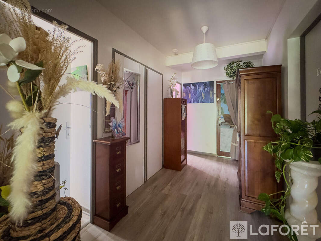 Appartement T3 vendu loué à Biscarrosse - Balcon, loggia, cave et bon état général - photo 6