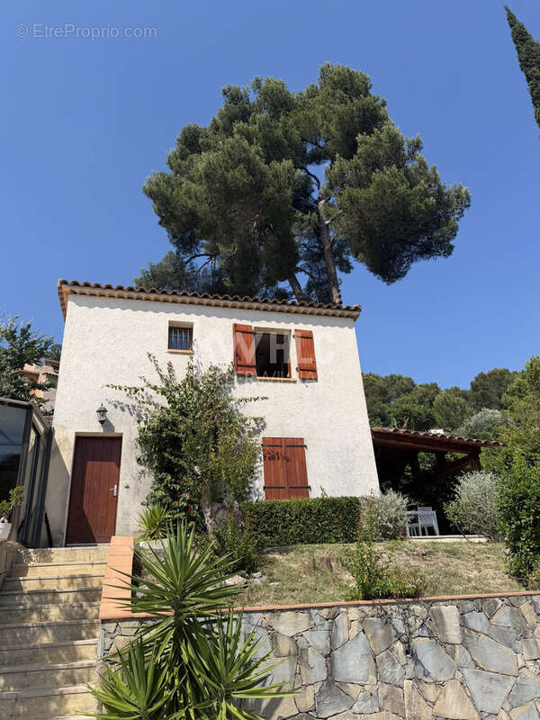 Maison à LA ROQUETTE-SUR-SIAGNE
