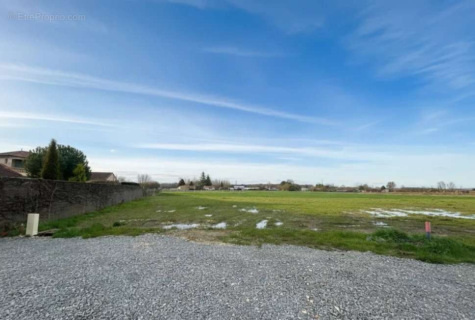 Terrain à LENCLOITRE