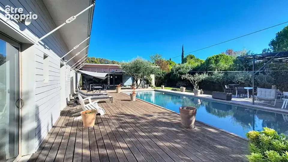 A quelques minutes de SOMMIERES  Magnifique villa contemporaine de plain-pied T5 d’environ 195 m2 avec piscine à débordement. - photo 4