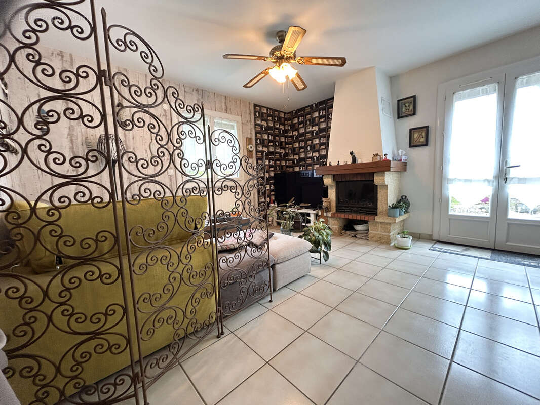 Maison à SAINT-PANTALEON-DE-LARCHE