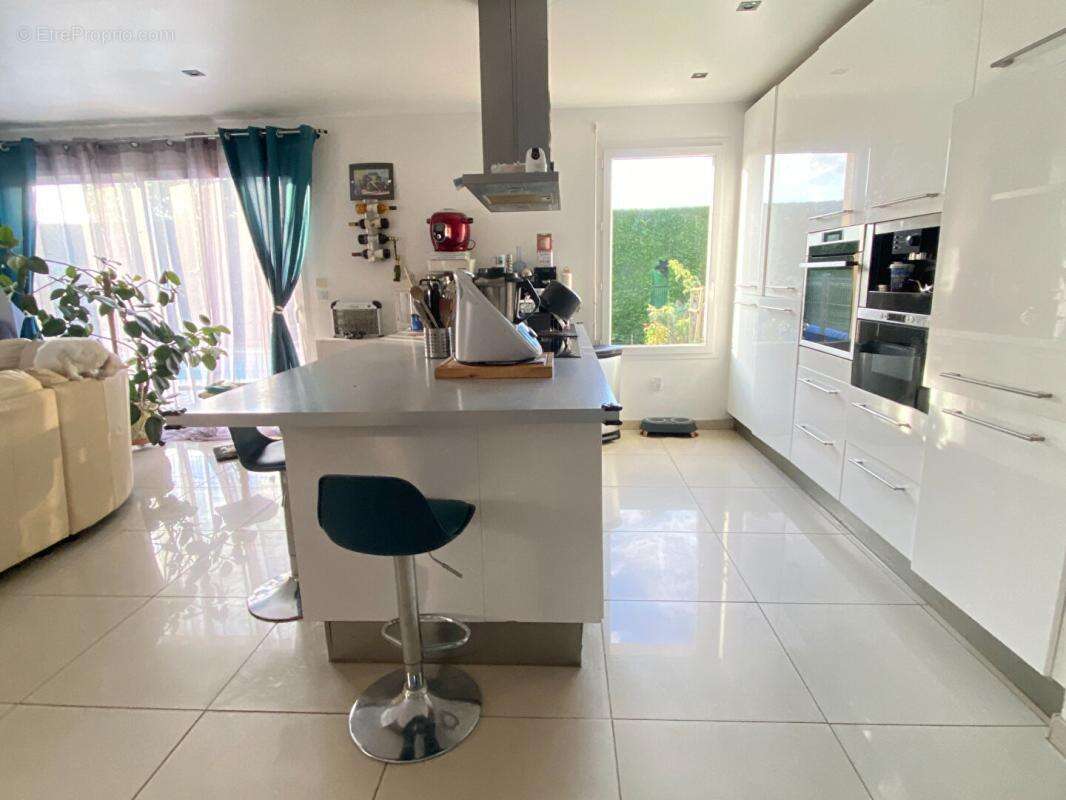 Maison à SAINT-QUENTIN-DE-BARON