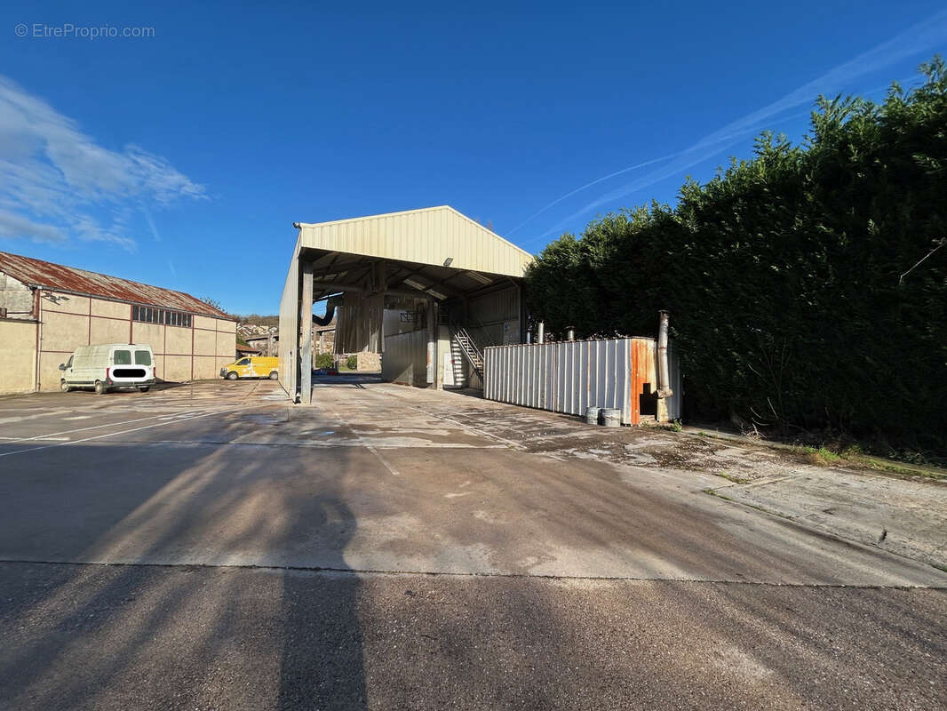 Commerce à VARANGEVILLE