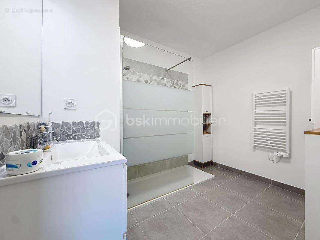 Appartement à SAINT-BRES