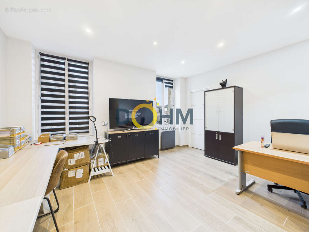 Appartement à LE CHAMBON-FEUGEROLLES