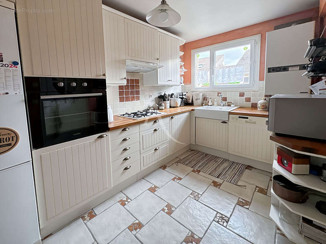 Maison à JOUY-LE-MOUTIER