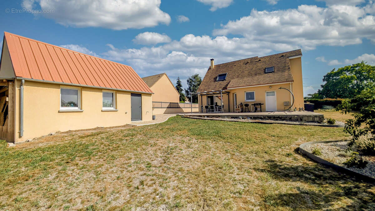 Maison à CERANS-FOULLETOURTE