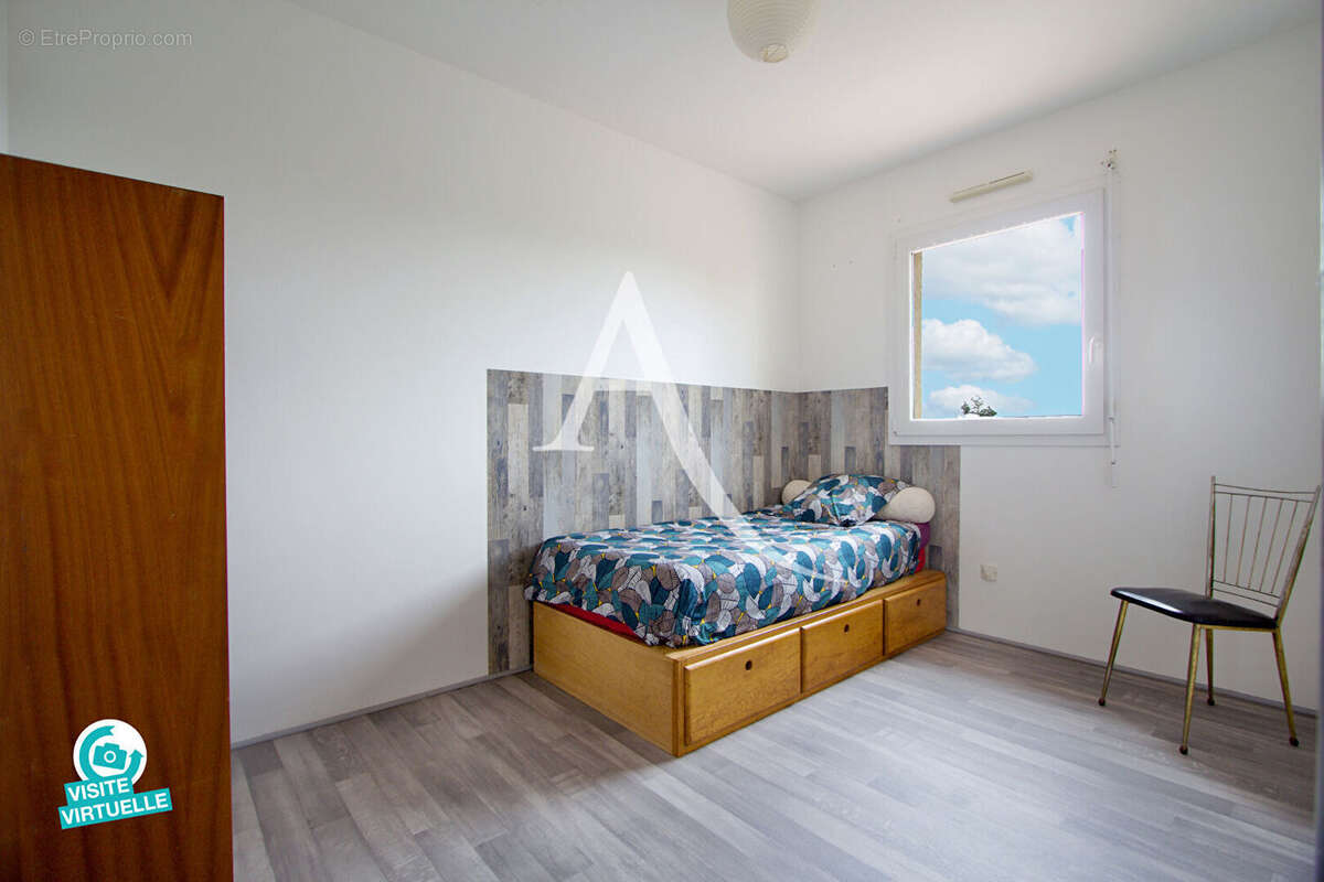 Maison à VIC-LA-GARDIOLE