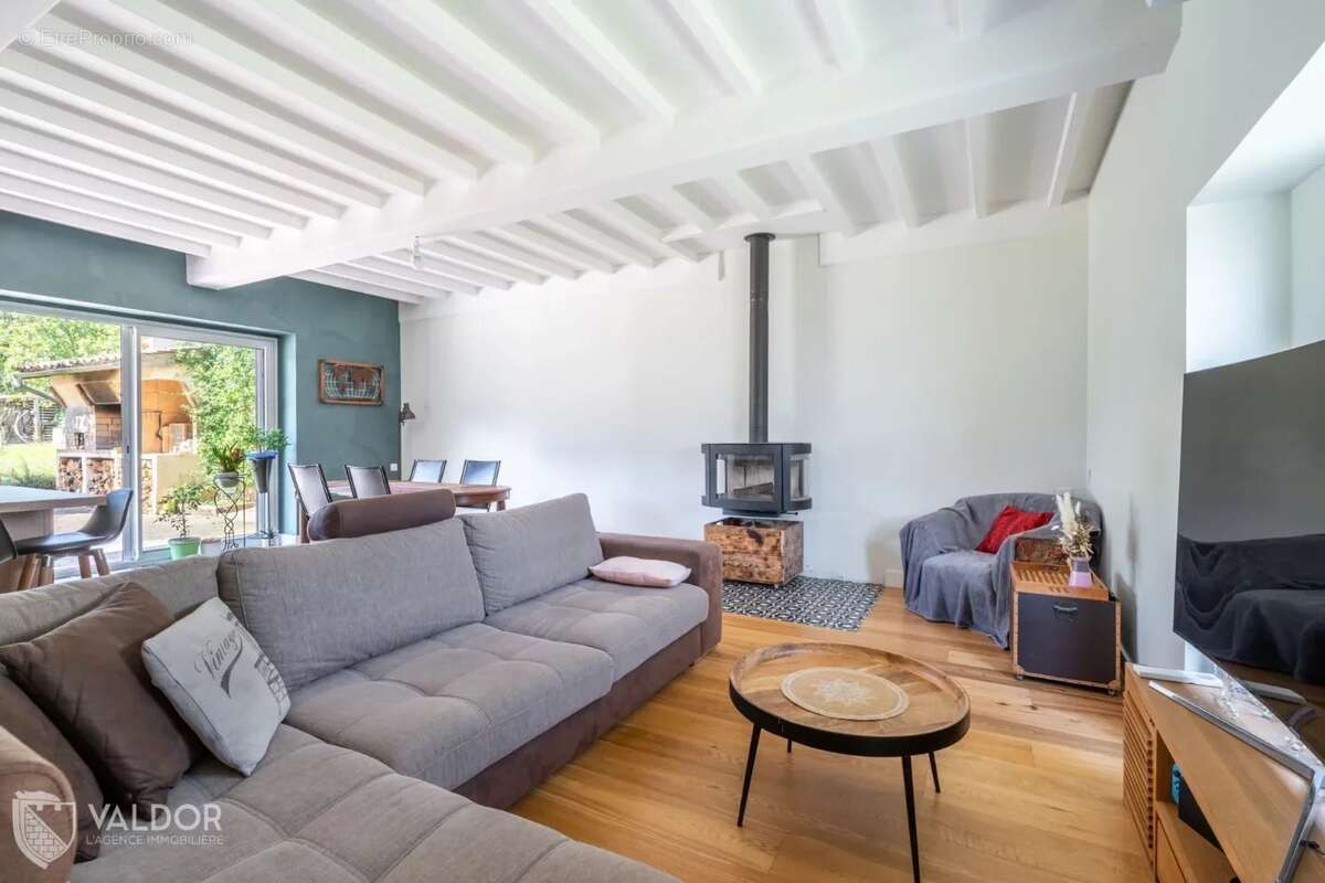 Maison à JASSANS-RIOTTIER