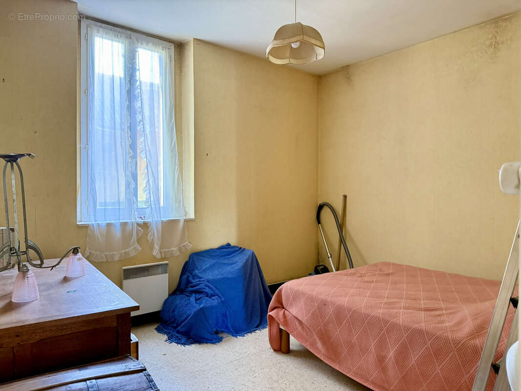 Crésantignes - Corps de ferme avec maison d'habitation 125m2 et dépendances - photo 6