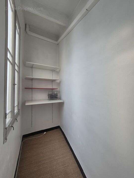 LA CIOTAT APPARTEMENT T3 + bureau   -  calme - centre