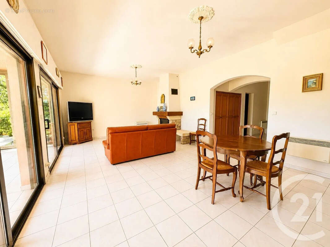 Maison à BORMES-LES-MIMOSAS