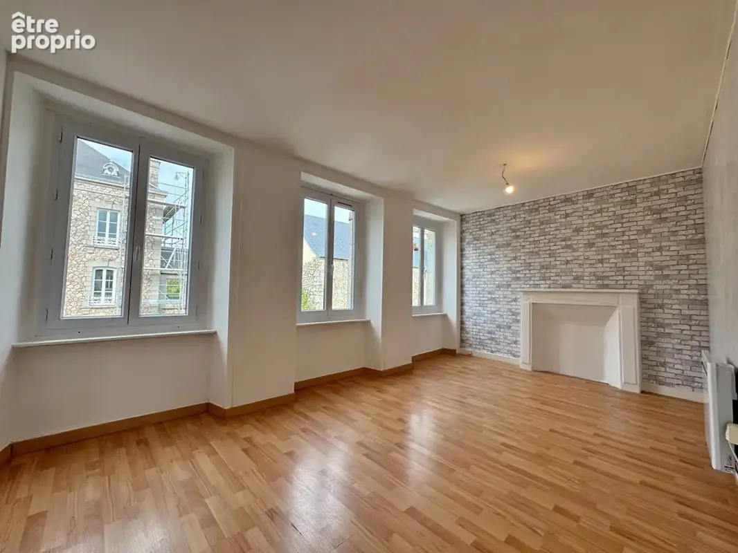 Maison de ville, en bon état, à potentiel locatif, Ag. du Donjon. - photo 12