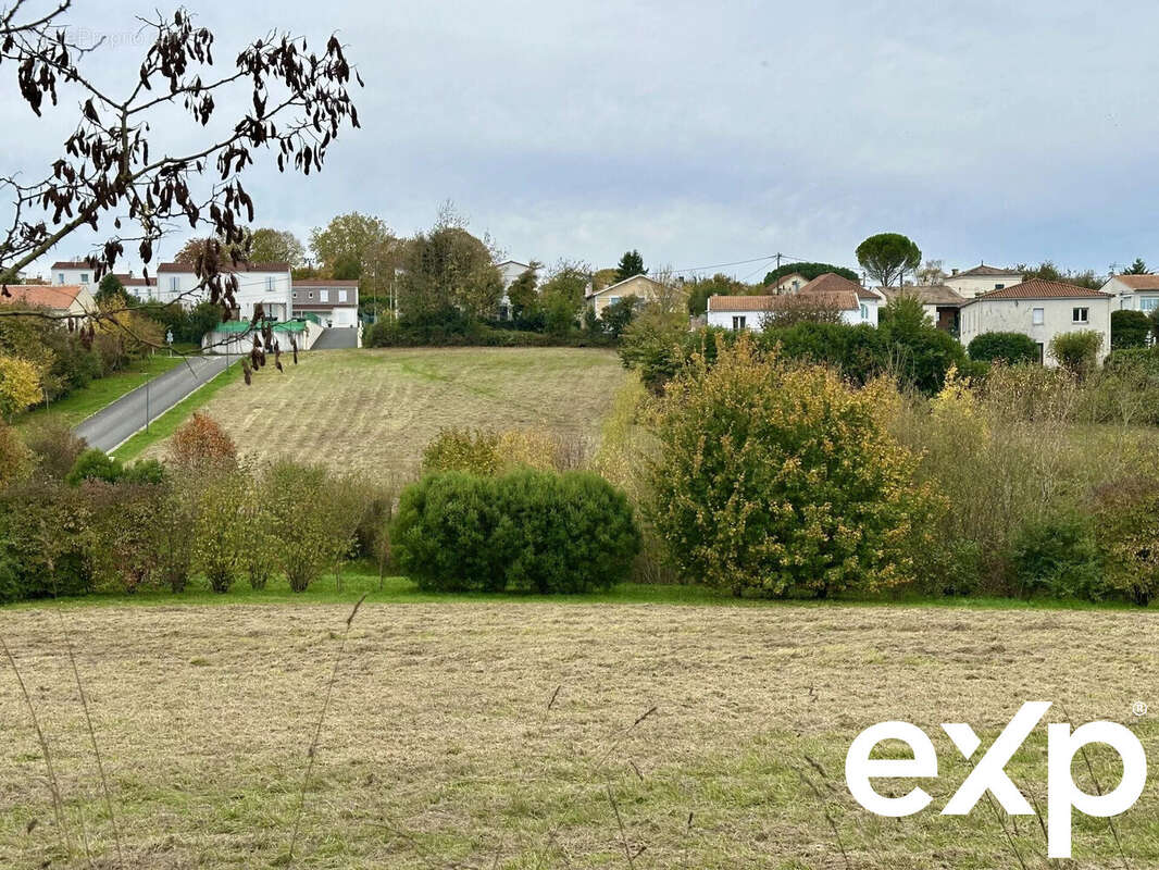 Terrain à SAINTES
