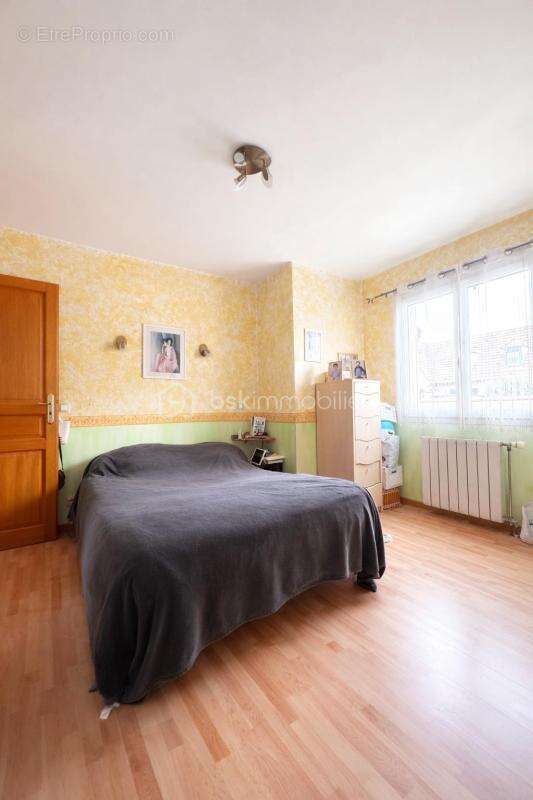 Maison à OLLAINVILLE