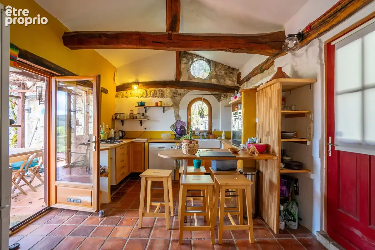 Maison en pierre avec chalet indépendant, sauna et terrain de 1,5 ha   Vue dégagée - photo 4